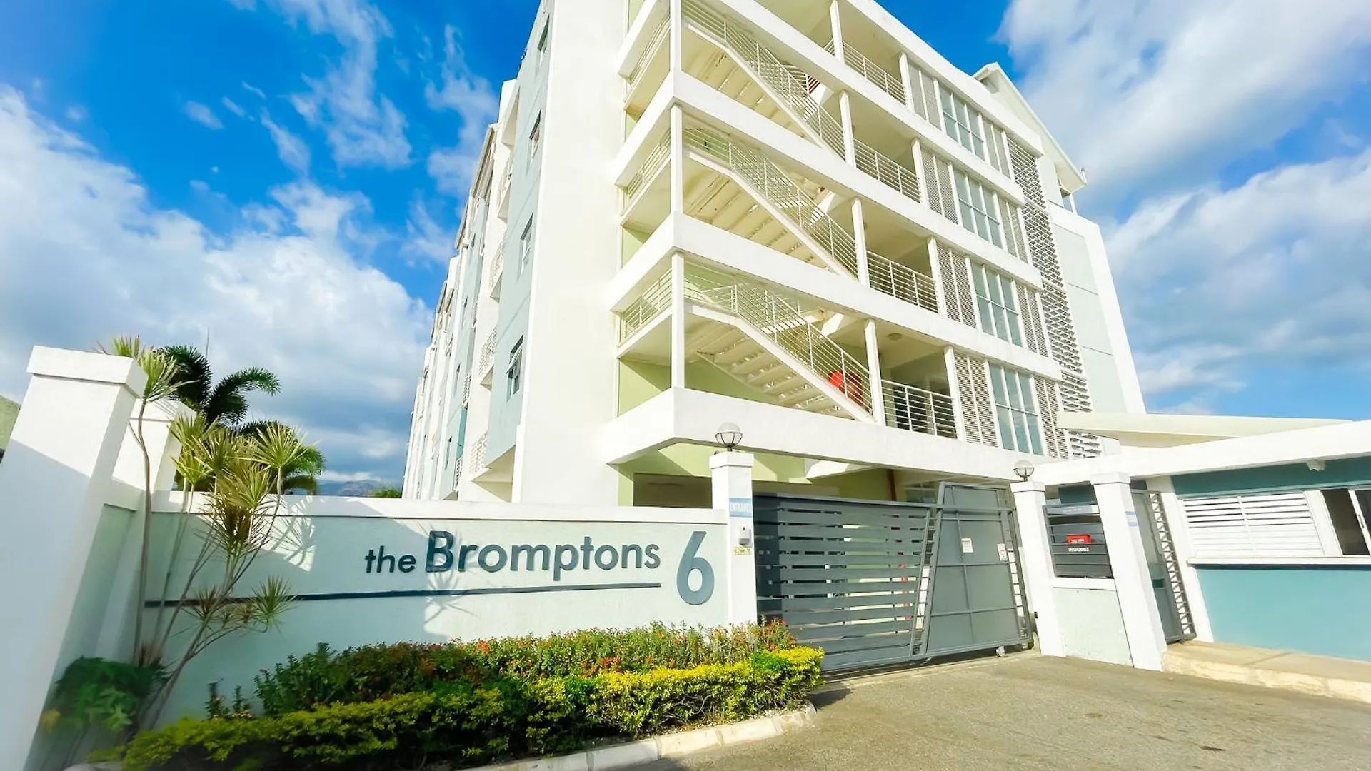 City View New Kingston Apartment W Pool